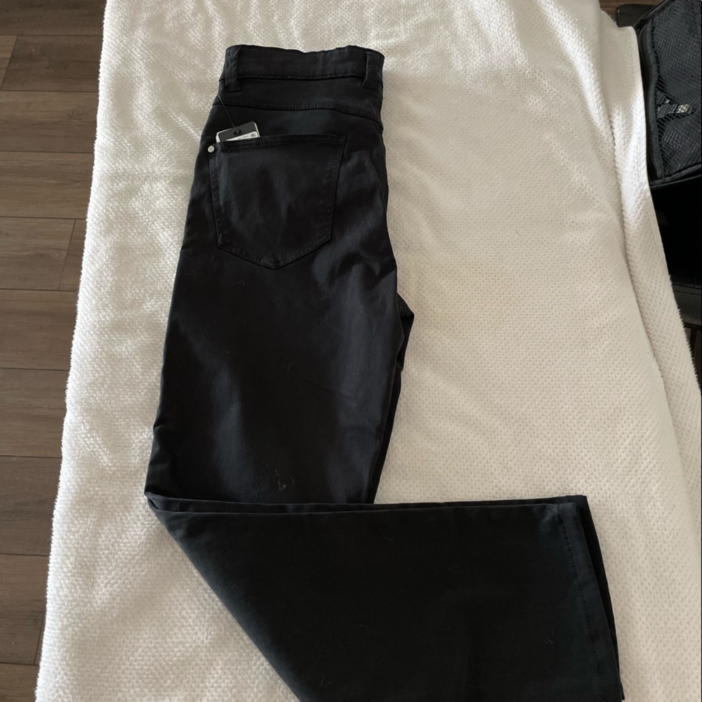 Guess - Picture 2 of 3